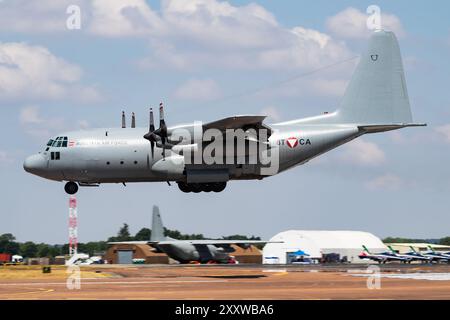 FAIRFORD / REGNO UNITO - 12 LUGLIO 2018: Arrivo e atterraggio dell'aeronautica militare austriaca Lockheed C-130K Hercules per il RIAT Royal Internationa Foto Stock