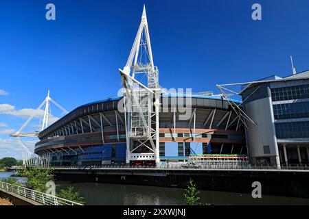 Millennium Stadium e il fiume Taff, Cardiff, Galles. Foto Stock