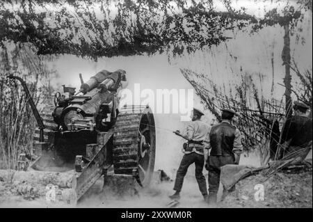 1916 soldati di artiglieria britannici della prima guerra mondiale spararono pesanti cannoni da campo da 8 pollici durante la prima guerra mondiale a Wagnonlieu vicino ad Arras, Pas-de-Calais, Francia Foto Stock