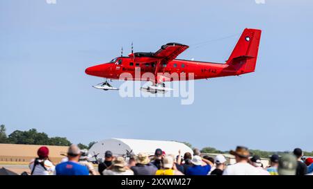 British Antarctic Survey - de Havilland Canada DHC-6 Twin Otter, arrivo alla RAF Fairford per partecipare alla mostra statica al RIAT 2024. Foto Stock