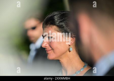 Jena, Germania. 26 agosto 2024. Sahra Wagenknecht, presidente federale della Sahra Wagenknecht Alliance (BSW), partecipa a una campagna elettorale del BSW. Le elezioni statali in Turingia del 2024 si terranno il 1° settembre. Crediti: Hannes P. Albert/dpa/Alamy Live News Foto Stock