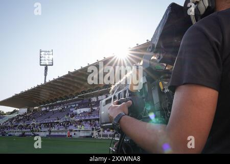 Firenze, Italia. 25 agosto 2024. Una telecamera durante la partita di serie A Enilive 2024/2025 tra Fiorentina e Venezia - serie A Enilive allo Stadio Artemio Franchi - Sport, calcio - Firenze, Italia - domenica 25 agosto 2024 (foto di massimo Paolone/LaPresse) crediti: LaPresse/Alamy Live News Foto Stock