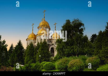 Chiesa ortodossa di tutti i Santi a Mamayev Kurgan vicino al complesso Monumento agli Eroi della Battaglia di Stalingrado Foto Stock