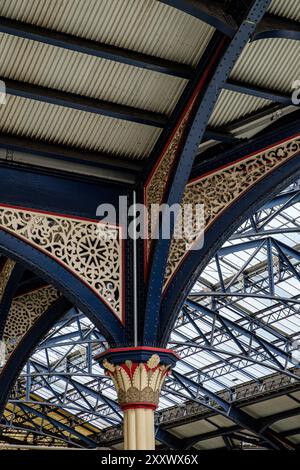 Dettagli architettonici, stazione di Liverpool Street, Liverpool Street, Londra, Inghilterra Foto Stock