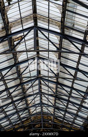 Dettagli architettonici, stazione di Liverpool Street, Liverpool Street, Londra, Inghilterra Foto Stock