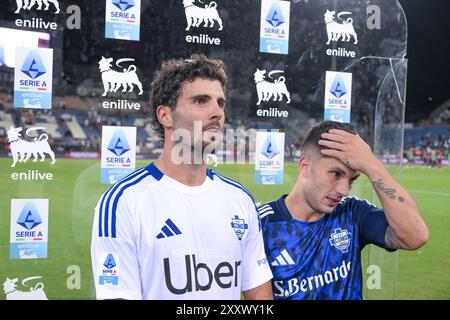 Cagliari, Italia. 26 agosto 2024. Lo streaker del Como Patrick Cutrone è il panini Player della partita al termine della partita di calcio di serie A tra Cagliari calcio e Como all'Unipol Domus di Cagliari, Sardegna - Credit: LaPresse/Alamy Live News Foto Stock