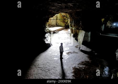 Interno delle grotte di Viengxay (Vieng Xai ), Viengxay, Houaphanh, Laos Foto Stock