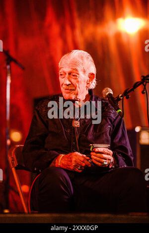 Vancouver, Washington, USA il 25 agosto 2024. Charlie Musselwhite si esibisce sul palco al Vancouver Wine & Jazz Festival a Vancouver, Washngton, USA il 25 agosto 2024. Foto ©Anthony Pidgeon credito: Anthony Pidgeon/Alamy Live News Foto Stock