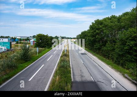 Rodbyhavn, Lolland, Danimarca, 21 luglio 2024 - High angle view over the E47 Highway to Copenhagen Foto Stock
