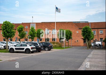 Maribo, Lolland, Danimarca, 21 luglio 2024 - costruzione del municipio e della piazza Foto Stock