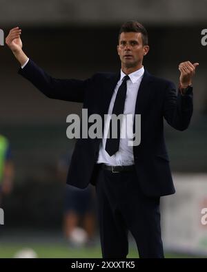 Verona, Italia. 26 agosto 2024. Thiago Motta allenatore della Juventus reagisce durante Mara'Antonio Bentegodi, Verona. Il credito per immagini dovrebbe essere: Jonathan Moscrop/Sportimage Credit: Sportimage Ltd/Alamy Live News Foto Stock