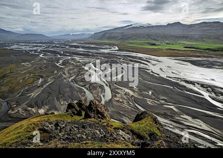 Maestoso letto di fiume in Islanda visto dall'alto Foto Stock