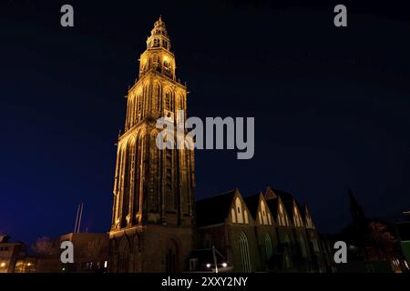 Famosa Martinitoren (torre Martini) a Groninga di notte, Paesi Bassi Foto Stock