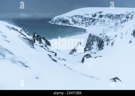 Tempesta, Mare di Barents, Soeroeya, Finnmark, Norvegia, febbraio 2019, Europa Foto Stock