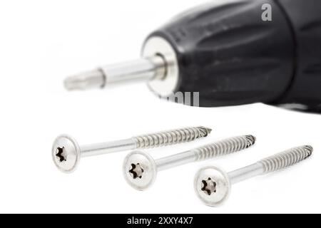 Avvitatore a batteria con viti per legno Foto Stock