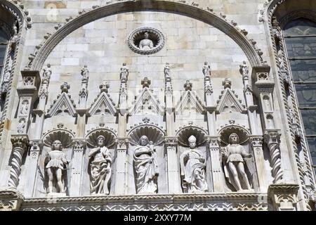 Facciata esterna della Cattedrale di Como sul Lago di Como, Italia, Europa Foto Stock