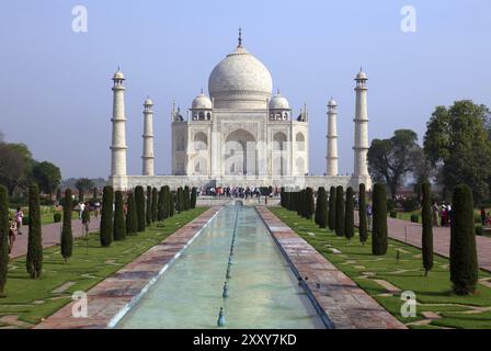 Taj Mahal - un segno d'amore trasformato in pietra e patrimonio dell'umanità dell'UNESCO Foto Stock