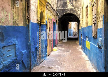 Vicolo in una città marocchina Foto Stock