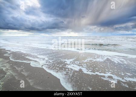 Un bellissimo cielo da esposizione sul Mare del Nord, Paesi Bassi Foto Stock