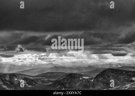 Atmosfera leggera serale nel parco nazionale Dovrefjell-Sunndalsfjella, Oppland Fylke, Norvegia, settembre 2011, Europa Foto Stock