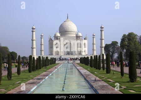 Taj Mahal - un segno d'amore trasformato in pietra e patrimonio dell'umanità dell'UNESCO Foto Stock