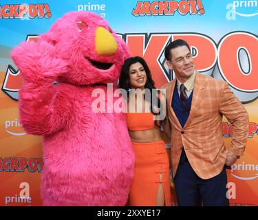 LOS ANGELES - 13 agosto: John cena, Shay Shariatzadeh al "Jackpot" LA Premiere al TCL Chinese Theater IMAX il 13 agosto 2024 a Los Angeles, CA Foto Stock