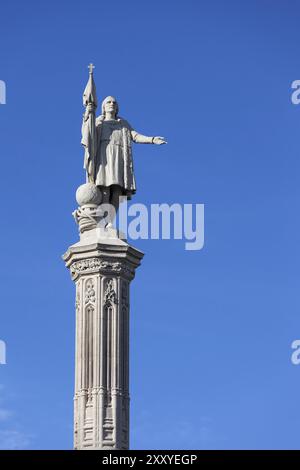 Monumento a Cristoforo Colombo a Madrid, Spagna, statua del XIX secolo su piedistallo gotico in Plaza de Colon, Europa Foto Stock