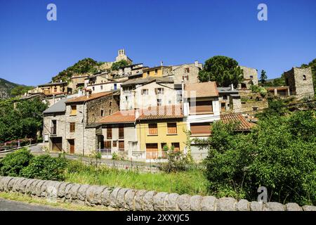 Villaggio di Conat, riserva naturale di Noedes, massiccio di Madres-Coronat, Rosillon, pirenei orientali Foto Stock