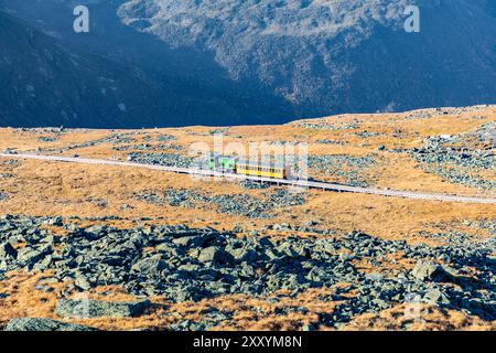 MT WASHINGTON, NH, USA - 19 SETTEMBRE 2017: Ferrovia del Monte Washington Cog in cima al Monte Washington in White Mountain in autunno, New Hampshire, USA. Foto Stock