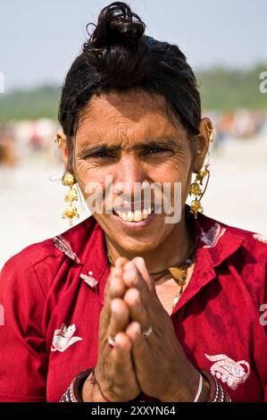 Ritratto di un pellegrino al festival annuale di Gangasagar nel Bengala Occidentale, in India. Foto Stock