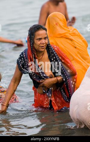 Ritratto di un pellegrino al festival annuale di Gangasagar nel Bengala Occidentale, in India. Foto Stock