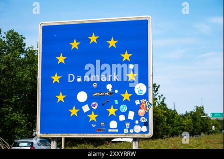 Rodbyhavn, Lolland, Danimarca, 21 luglio 2024 - firma ai confini della Danimarca Foto Stock