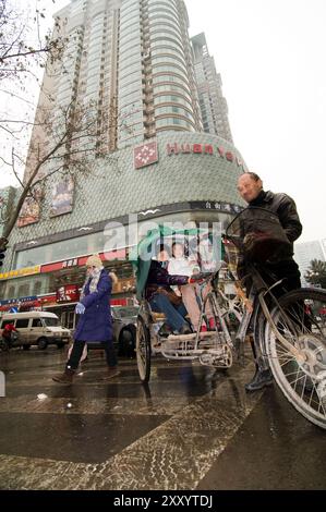 Un risciò in bicicletta a Nanchino, in Cina. Foto Stock