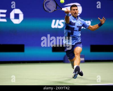 Flushing Meadows, US Open: 26 agosto 2024. Numero 2 seme, Novak Djokovic of, Serbia. In azione contro Radu Albot della Moldavia durante il primo turno del Day One degli US Open. Djokovic ha vinto in serie consecutive Credit: Adam Stoltman/Alamy Live News Foto Stock