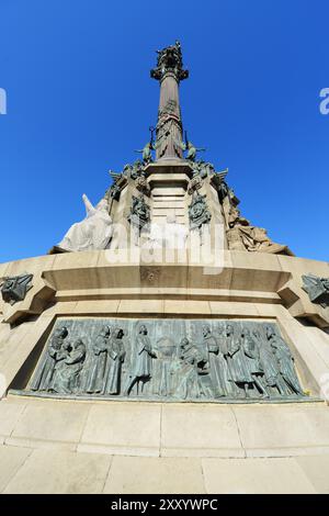 Un bassorilievo al Monumento a Colombo a Barcellona, Spagna. Foto Stock