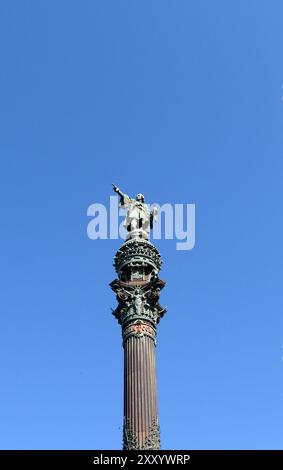 Primo piano della statua di Cristoforo Colombo in cima al monumento a Colombo a Barcellona, Spagna. Foto Stock