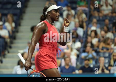 New York, Stati Uniti. 27 agosto 2024. Sloane Stephens of USA durante il primo giorno degli US Open 2024, torneo di tennis del grande Slam il 26 agosto 2024 presso l'USTA Billie Jean King National Tennis Center di Flushing Meadows, Queens, New York City, Stati Uniti - foto Jean Catuffe/DPPI credito: DPPI Media/Alamy Live News Foto Stock