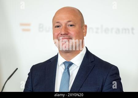 Wien, Oesterreich. 27 agosto 2024. WIEN, OESTERREICH - AGOSTO 27: Generaldirektor Tobias Thomas (Statistik Austria) bei der Pressekonferenz - zur Praesentation des aktuellen Kinderbetreuungsmonitors mit Familienministerin in der Bundeskanzleramt am 27. Agosto 2024 a Vienna, Oesterreich.240827 SEPA 10 020 - 20240827 PD1691 credito: APA-PictureDesk/Alamy Live News Foto Stock