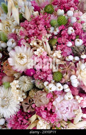 Grande gruppo di fiori assortiti, sfondo floreale astratto di stagione Foto Stock