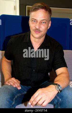 Marvels Wastelanders , Photocall in der Audible-Repräsentanz, Berlin, 26.08.2024 Tom Wlaschiha STAR-LORD, MARVELS WASTELANDERS , Photocall zur Präsentation der 6. Und finalen Staffel der Audible Original Podcast-serie Veröffentlichung: 13.09.2024, Audible-Repräsentanz, Berlin, 26.08.2024 Berlin Audible-Repräsentanz Deutschland, germania *** MARVELS Wastelanders , Photocall at the Audible Representative Office, Berlin, 26 08 2024 Tom Wlaschiha STAR LORD , MARVELS WASTELANDERS , Photocall per la presentazione della sesta e ultima stagione della Audible Original Podcast Series Release 13 09 2024 Foto Stock
