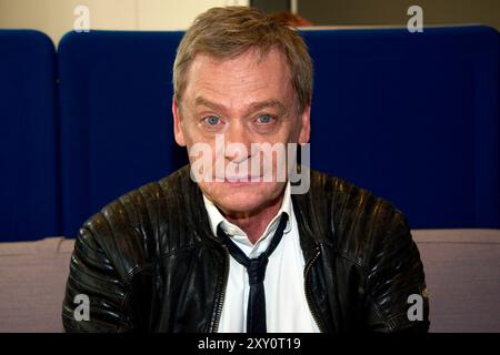 Marvels Wastelanders , Photocall in der Audible-Repräsentanz, Berlin, 26.08.2024 Sylvester Groth Doctor Doom, MARVELS WASTELANDERS , Photocall zur Präsentation der 6. Und finalen Staffel der Audible Original Podcast-serie Veröffentlichung: 13.09.2024, Audible-Repräsentanz, Berlin, 26.08.2024 Berlin Audible-Repräsentanz Deutschland, germania *** MARVELS Wastelanders , Photocall presso l'Ufficio di rappresentanza Audible, Berlino, 26 08 2024 Sylvester Groth Doctor Doom , MARVELS WASTELANDERS , Photocall per la presentazione della sesta e ultima stagione della Audible Original Podcast Series Release 13 09 Foto Stock