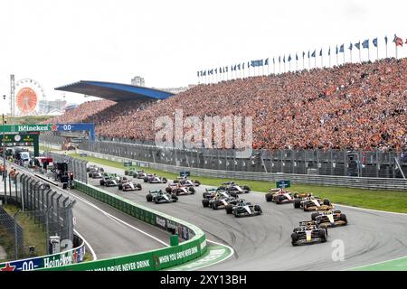 Zandvoort, Paesi Bassi. 22-25 agosto 2024. Formula 1: Heineken, Gran Premio d'Olanda. Domenica, giorno della gara. Partenza gara con Max Verstappen, Red Bull, in testa Foto Stock