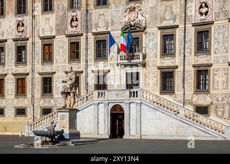 Particolare del Palazzo della Carovana e della statua di Cosimo i, Pisa, Italia Foto Stock