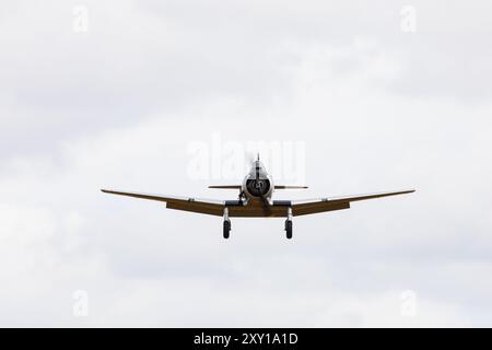 Addestratore nordamericano Yale NA64 in tempo di guerra nei colori della Royal Canadian Air Force. 3349, G-BYNF al campo d'aviazione di Little Gransden, Cambridgeshire, Eng Foto Stock