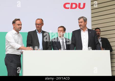 Alexander Dierks, Friedrich Merz, Markus Söder und Michael Kretschmer bei einer Wahlkampfveranstaltung der CDU zur Landtagswahl in Sachsen auf dem Konzertplatz Weißer Hirsch. Dresda, 26.08.2024 *** Alexander Dierks, Friedrich Merz, Markus Söder e Michael Kretschmer ad un evento della campagna CDU per le elezioni statali in Sassonia presso la sala concerti Weißer Hirsch a Dresda, 26 08 2024 foto:XM.xWehnertx/xFuturexImagex cdu dresden 4804 Foto Stock