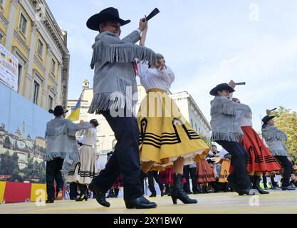 Festa popolare 2024 in piazza Matteotti Bergamo, Lombardia, Italia Foto Stock