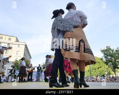 Festa popolare 2024 in piazza Matteotti Bergamo, Lombardia, Italia Foto Stock