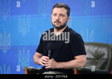 Kiev, Ucraina. 27 agosto 2024. KIEV, UCRAINA - 27 AGOSTO 2024 - il presidente dell'Ucraina Volodymyr Zelenskyy tiene una conferenza stampa durante l'Ucraina 2024. Forum dell'indipendenza, Kiev, capitale dell'Ucraina. Crediti: Ukrinform/Alamy Live News Foto Stock