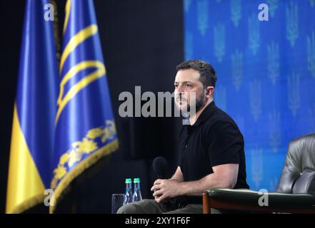 Kiev, Ucraina. 27 agosto 2024. KIEV, UCRAINA - 27 AGOSTO 2024 - il presidente dell'Ucraina Volodymyr Zelenskyy tiene una conferenza stampa durante l'Ucraina 2024. Forum dell'indipendenza, Kiev, capitale dell'Ucraina. Crediti: Ukrinform/Alamy Live News Foto Stock