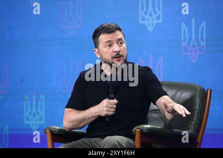 Kiev, Ucraina. 27 agosto 2024. KIEV, UCRAINA - 27 AGOSTO 2024 - il presidente dell'Ucraina Volodymyr Zelenskyy tiene una conferenza stampa durante l'Ucraina 2024. Forum dell'indipendenza, Kiev, capitale dell'Ucraina. Crediti: Ukrinform/Alamy Live News Foto Stock